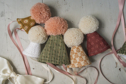 Stuffed Animal Party Hats – Set of 5 Cozy Cottage Floral Mini Hats